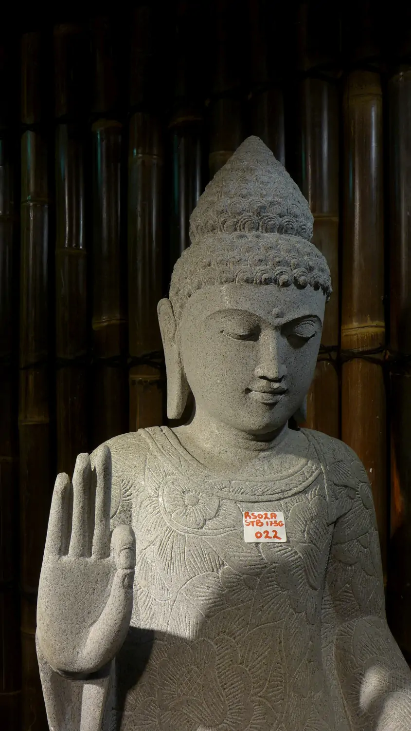  Product image 4 of the product “Standing Buddha with floral carving, Abudaya position. 43 x 39 x 175cm. Natural stone (river stone), stonemasonry ”